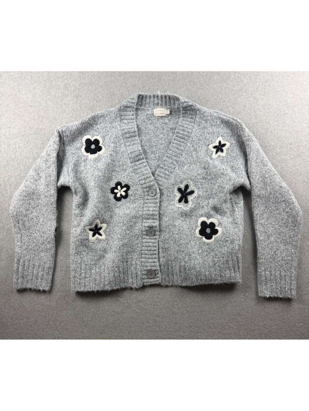 Knit cardigan with embroidered flowers